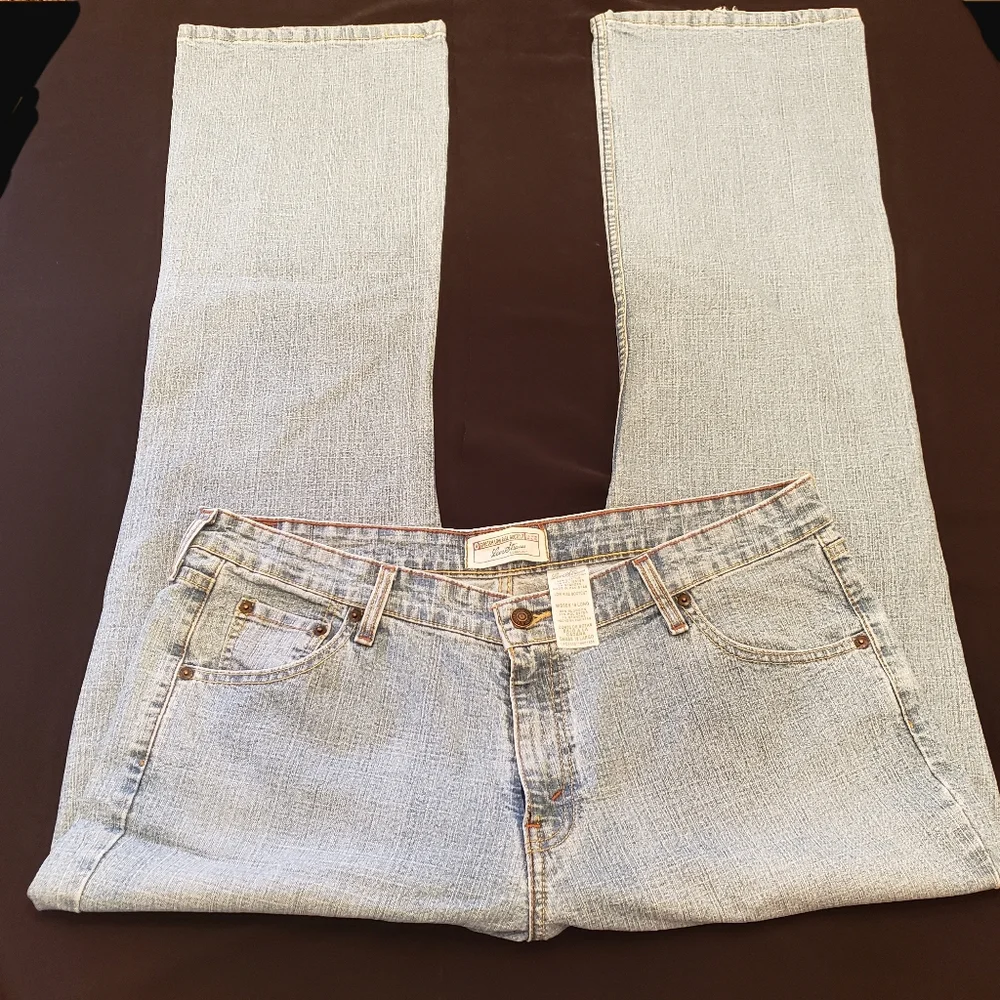 Levi Jean's | Size 18 - Picture 11 of 12